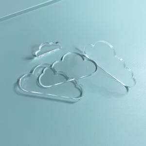 Vendita all'ingrosso di 10 pezzi di nuvole in acrilico. Forma di nuvola in acrilico, da 2,5 a 10 cm. Nuvole in acrilico ritagliate, forme in acrilico ritagliate per artigianato e decorazioni.