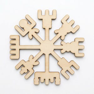 Könnte beinhalten: Ein hellfarbiger Holzausschnitt des Vegvisir-Symbols mit acht markanten Armen, die von einem zentralen Punkt ausgehen. Jeder Arm endet in einer einzigartigen, komplexen geometrischen Form mit mehreren Zacken, was ein symmetrisches, sternartiges Design ergibt.