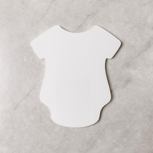 Puede incluir: Corte de body de bebé blanco en blanco, perfecto para manualidades o decoración.
