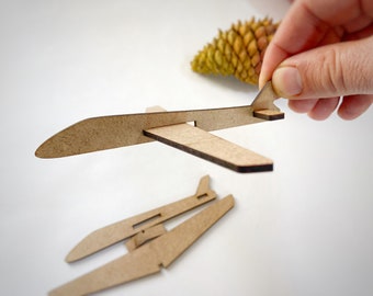 Wooden Assemble Airplane Kit: Eco-Friendly Party Favors (10-Pack)
