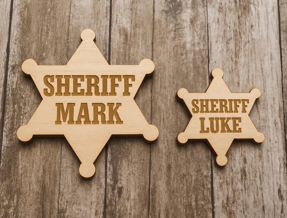 30 Badge In Legno Grezzo A Forma Di Scudo 10 Cm Per Decorazioni E Fai Da Te - Confezione Con Corda - 2