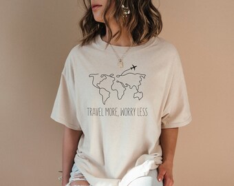 Camiseta Viaje mais se preocupe menos, amante de viagens, presente para Globetrotters, camisa Wanderlust, camiseta com slogan de viagem, camiseta de viagem