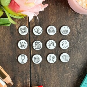 Icons - zelfzorgmagnetenset, minimalistisch pictogram, duurzaam, kleine koelkastmagneten, minisymbolen, leesbaar, stijlvol, set van 12 magneten