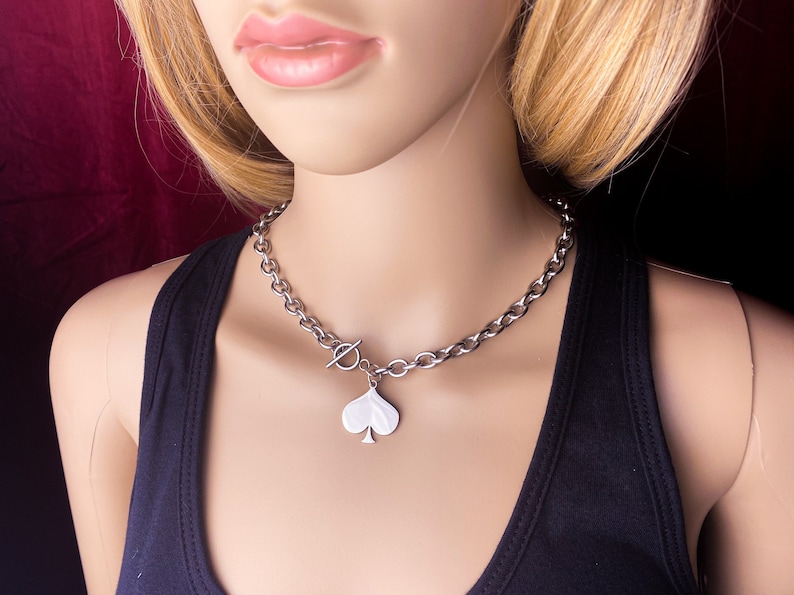 Queen of Spades Toggle Necklace 画像 1