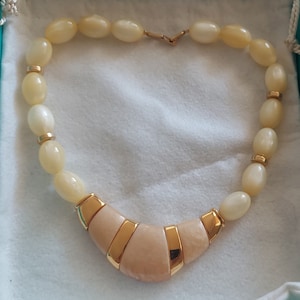 VTG Napier Goldtone Pearl Blossoms Resin Necklace