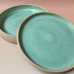 Set of 2 ceramic plates, Wheel thrown Handmade plates Emerald and Soft Pink Colors Bild 2