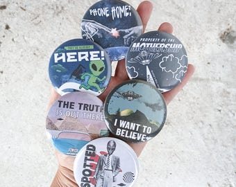 2.25" Alien Retro Art Pinback Button Badges