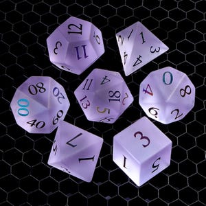 Conjunto completo de dados D&D de vidro roxo fosco | Esculpidos à mão, várias cores, presente para GM e amigos, RPG de Dungeons and Dragons, poliédrico D20