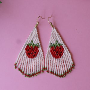 Erdbeer Frucht Ohrringe, Perlen Sommer Ohrringe, Rosa und Rote Süße Ohrringe, Pastell Cottagecore Ohrringe, Fransen Ohrringe