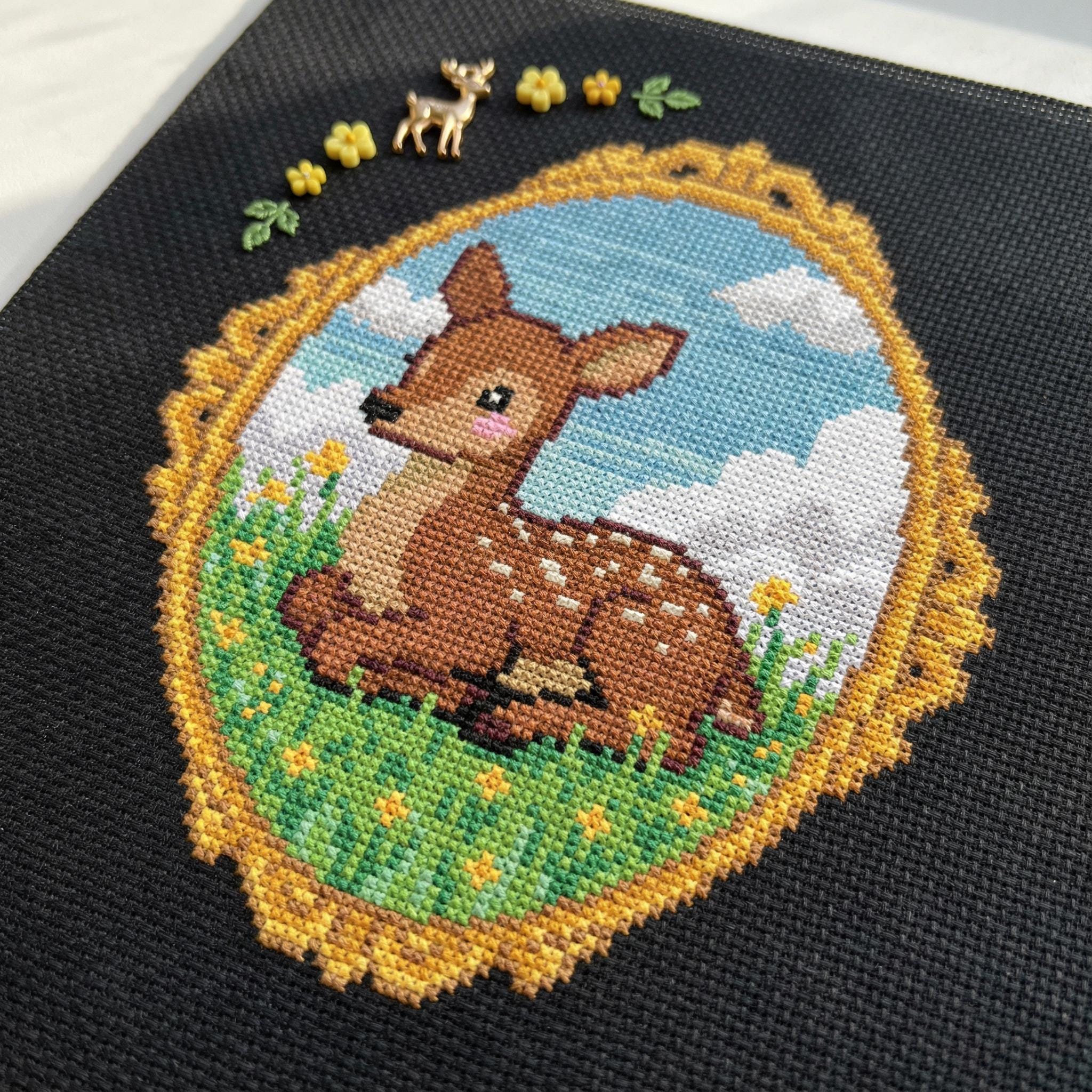 Joli motif de point de croix faon cadre doré | Broderie au cadre