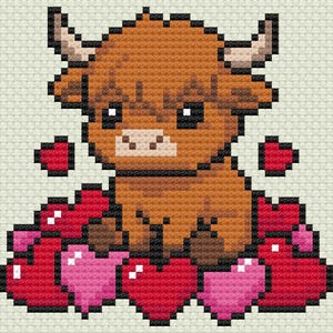 K&ouml;nnte beinhalten: Ein pixeliges Bild einer braunen Hochlandkuh, die auf einem Bett aus roten und rosa Herzen sitzt. Die Kuh hat gro&szlig;e H&ouml;rner und ist von kleinen roten Herzen umgeben. Das Bild ist ein Kreuzstich-Design.