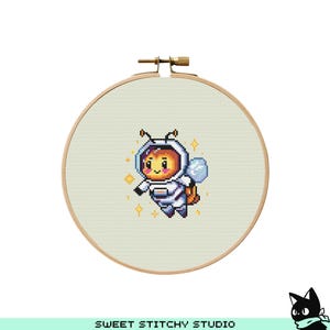 かわいい宇宙蜂の宇宙飛行士のクロスステッチパターン | フープ刺繍 | PDF | 即時ダウンロード | 商用利用 | クロスステッチチャート