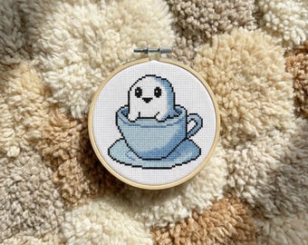 Patrón de punto de cruz de un fantasma adorable en una taza de té / Bordado en bastidor / PDF / Descarga instantánea / Uso comercial / Gráfico de punto de cruz