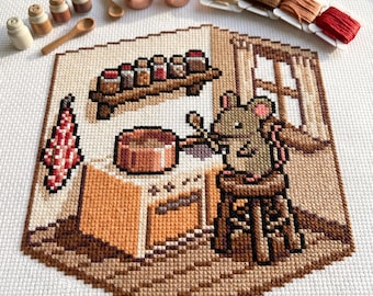 Könnte beinhalten: Kreuzstich-Kunstwerk, das eine Maus beim Kochen in einer Küche zeigt. Die Szene umfasst einen Herd, Kupfertöpfe, Gewürzgläser und einen kleinen Hocker. Die Farbpalette besteht aus Braun-, Beige- und Rottönen. Holzkochlöffel und Garnrollen sind ebenfalls vorhanden.