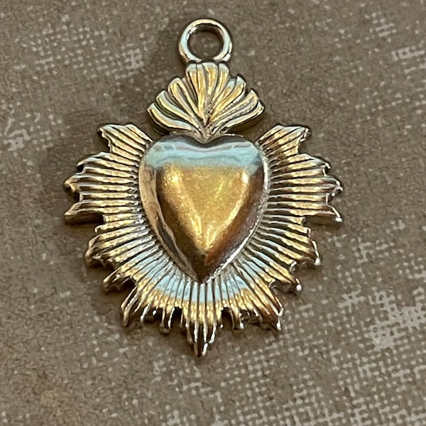 1 Gold Metal Sacred Heart Charm. Very Charming!