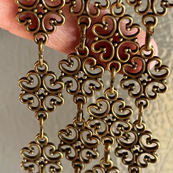 Antiqued Bronze, 18mm long, 13mm wide, Renaissance Chain. Price by the foot.