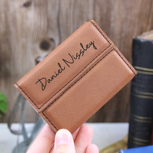 Porte-cartes de visite en cuir personnalisé, portefeuille personnalisé, porte-cartes pour homme, cadeau d'affaires, porte-cartes à monogramme, cadeaux en cuir végétalien