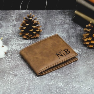 Cartera personalizada para hombre, cartera grabada para él, regalo de Navidad para él, cartera plegable, regalo de Navidad personalizado, cartera con parte de identificación