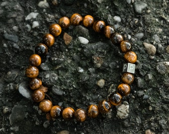 Pulsera elástica con piedras naturales - Piedra ojo de tigre marrón - Pulsera con letra inicial del nombre - Coraje