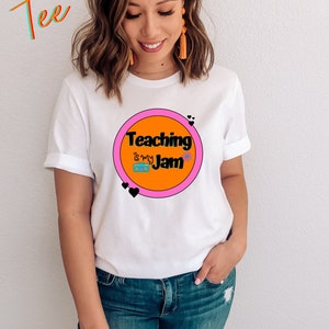 Retro leraar Unisex Jersey korte mouw T-shirt, Groovy leraar T-shirt, 80s stijl leraar T-shirt, Vibes leraar T-shirt