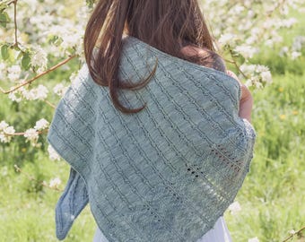 Padrão de tricô para xale pervinca: design de xale de renda floral (PDF)