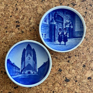 Grundtvigs Kirche Kopenhagen und Kongens Livgarde (Königliche Lebensgarde) Schmuckstücke Geschirr Dänemark Souvenirs