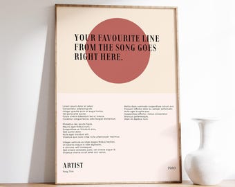 Può includere: Una stampa artistica incorniciata con sfondo beige e rosa chiaro. La stampa presenta il testo "YOUR FAVOURITE LINE FROM THE SONG GOES RIGHT HERE" sopra un grande cerchio rosso. Sotto il cerchio c'è un blocco di testo e la parola "ARTIST".
