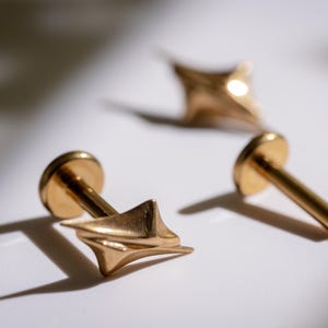 Distorted Kite Stud, Flat Back Earrings, Titanium Screw Back Studs, Cartilage Jewelry, Helix Tragus Studs, Minimalist Ear Accessories 3103