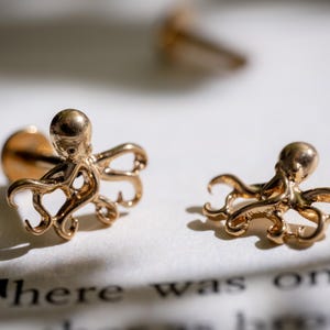 Wild Octopus Stud, Flat Back Earrings, Titanium Screw Back Studs, Cartilage Jewelry, Helix Tragus Studs, Minimalist Ear Accessories 3106
