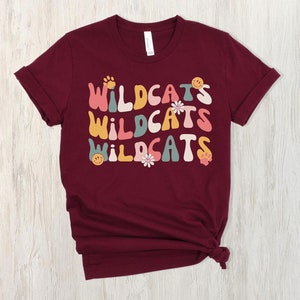 T-shirt rétro groovy Wildcats T-shirt enseignant T-shirt mascotte de l'équipe T-shirt esprit d'école T-shirt floral vintage