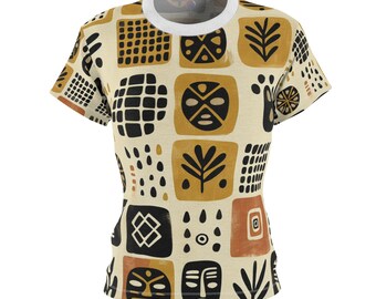 Ecos de la Tierra: Camiseta para mujer inspirada en tela de barro africana estampada a mano con símbolos tribales rítmicos.