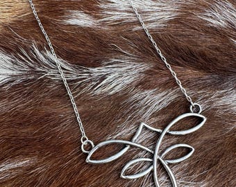 Collar de alambre con puntada de bota