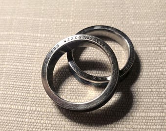 Coppia di anelli personalizzati.