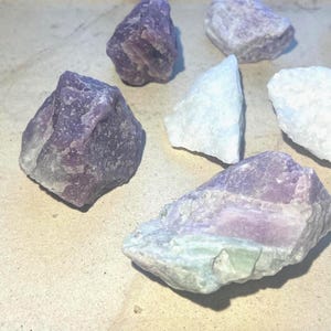 Raw Purple Kunzite Crystal Natural Crystal Polished Worry Stone Home Decor Anxiety Pocket Distraction Meditation Gift Birthday Christmas