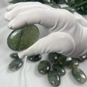 Epidoto do Himalaia em Prehnita, Cristal Polido, Pedras de Palma, Ansiedade, Estresse, Preocupação, Alívio, Presente, Decoração de Casa, Aniversário, Natal, Meditação