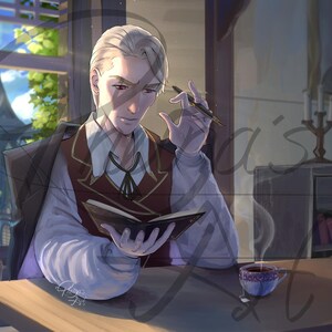 Op de afbeelding: Illustratie van een persoon die aan een tafel in een boek schrijft. De persoon draagt een wit overhemd, een bruin vest en een zwarte jas. Op de tafel staat een kopje thee. Op de achtergrond is een raam met uitzicht op een kasteel.