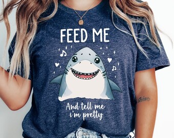 Aliméntame y dime que soy bonita camiseta, camiseta divertida de tiburón, linda camisa de amantes de los tiburones, camiseta de animales sarcásticos, camisa de tiburón, ropa linda de tiburón