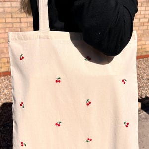 Handbestickte kleine Kirschkirsche Einkaufstasche, wiederverwendbare Einkaufstasche, Geburtstagsgeschenk, Tasche für Arbeit, Uni, Schultasche