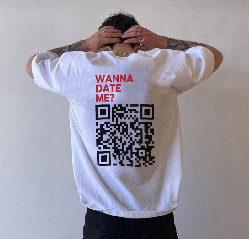 Wanna Date Me QR Code Tshirt zdjęcie 1