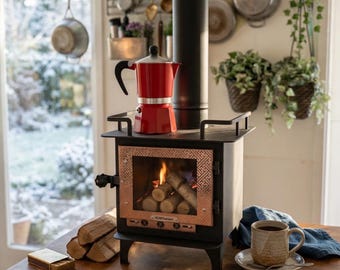 * vintage miniature ❀ クラシカルな 小さな暖炉 Crescent Wood Stove ~ Toy ~ Miniature ~ With Cookware