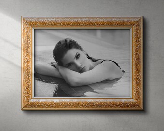 Poster in bianco e nero di Amanda Cerny, arte murale di moda