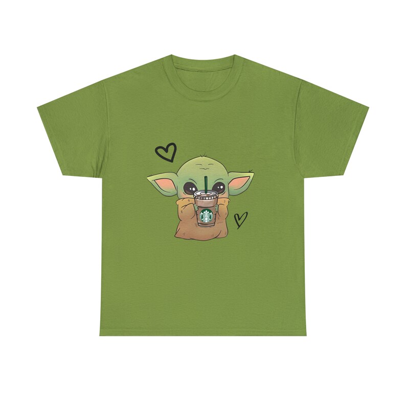 Camisa Baby Yoda, café, camisa de café Baby Yoda, camisa de Star Wars, Starbuck, regalo de amante del café, café Baby Yoda, camiseta de algodón pesado unisex Kiwi