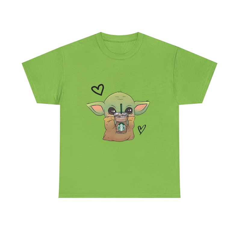 Camisa Baby Yoda, café, camisa de café Baby Yoda, camisa de Star Wars, Starbuck, regalo de amante del café, café Baby Yoda, camiseta de algodón pesado unisex Lime