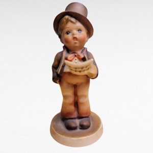 Vintage Goebel M.I. Hummel  collectable &quot;Street Singer&quot; Figurine TMK3 # 131