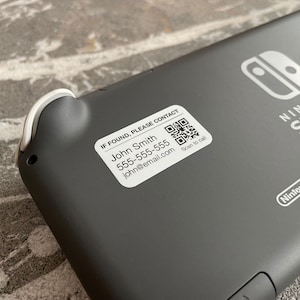Stickers met QR-codes voor verloren en gevonden voorwerpen | Aangepast met je contactgegevens | Duurzaam, waterdicht, vaatwasmachinebestendig | Bescherm je eigendom