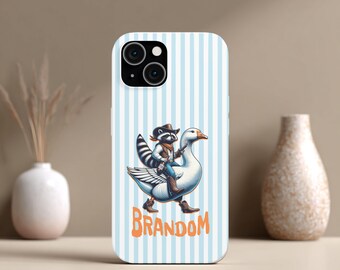 Custodia per telefono divertente con procione che cavalca un'oca, nome personalizzato, custodia per telefono a strisce, custodia per telefono divertente con procione e oca, custodia da cowboy