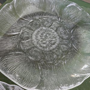 Vintage Arcoroc France Fleur 9&quot; Clear Glass Flower Petal Plates - Set of 4 - Elegant Vintage Tableware