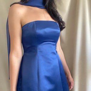 Elegante cocktailjurk blauw - off-shoulder jurk met omslagdoek, feestelijke mini-jurk, avondjurk voor speciale gelegenheden