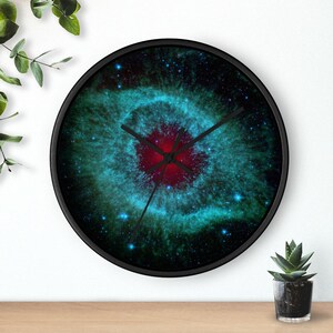 Orologio da parete "Comete che sollevano polvere nella nebulosa Helix", silenzioso, senza ticchettio, 25 cm, cornice in legno, spedizione gratuita, regalo per gli amanti dello spazio.