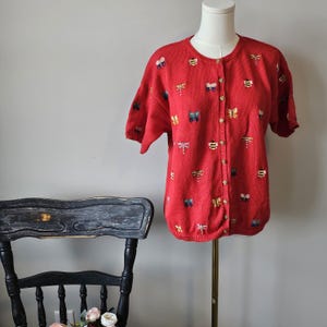 マリサ クリスティーナ ラミー コットン ブレンド ニット ノベルティ ボタンアップ カーディガン 半袖 蝶 / 蜂 / トンボ 刺繍 レッド / イエロー